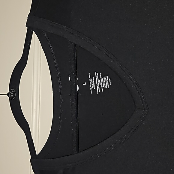 Basic v neck tee - Picture 2 of 3